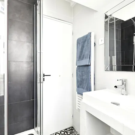 Lovely Floor Near Montmartre Apartment *