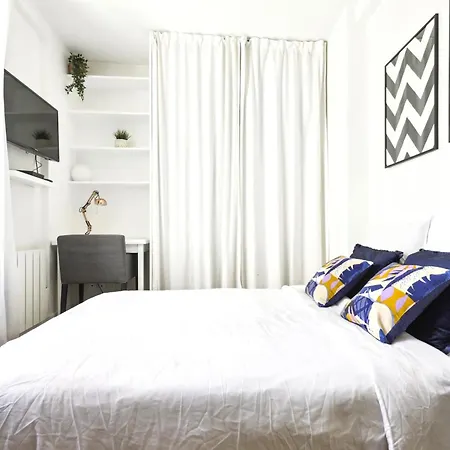 Lovely Floor Near Montmartre Paris